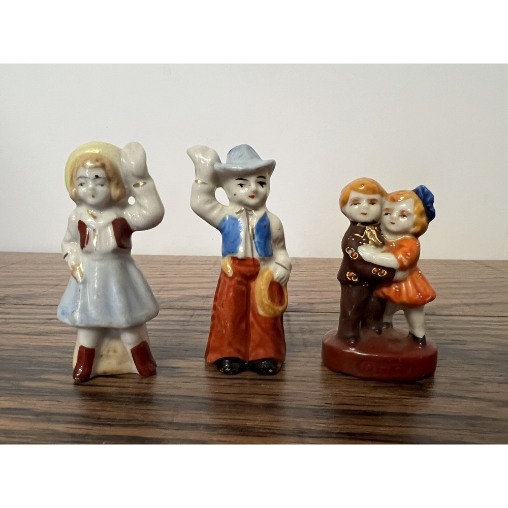 Lot of 7 Porcelain Figures Men, Women‎ and Children
